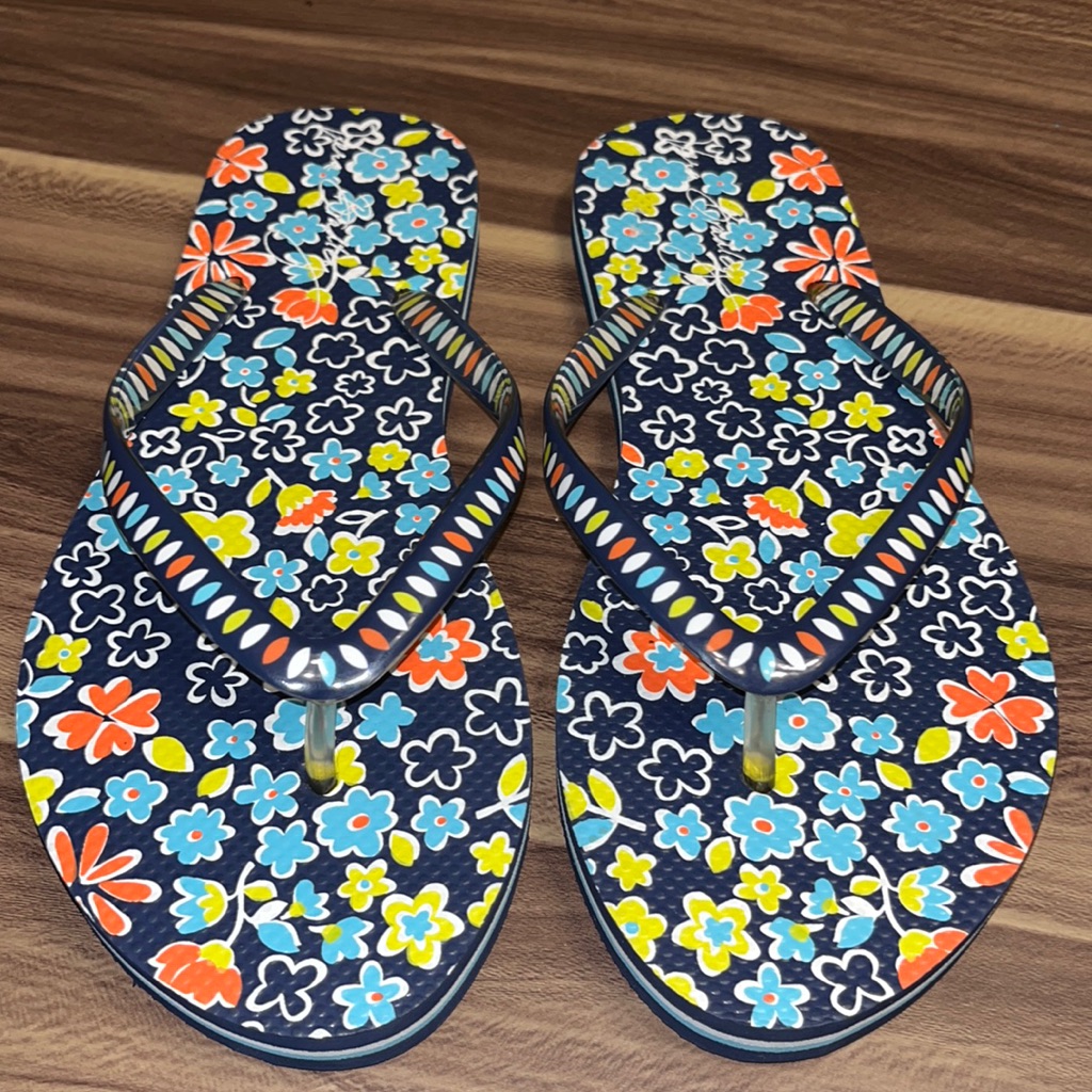 Vera Bradley Chandelier Garden Flip Flops Size 5 - 6. Nwot